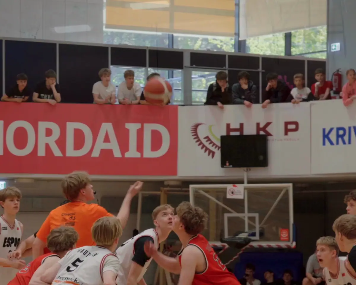 Kaader Tallinn Nord Cup 2026 aftermovie'st: mäng täissaalis.