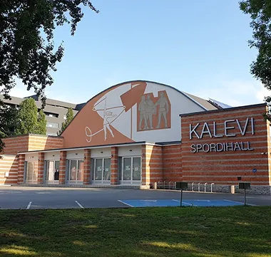 Kalevi Spordihalli hoone välisvaade.