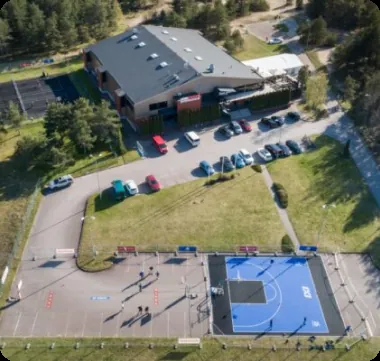 Nord Spordihoone õhuvaade koos parklaga.